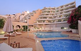 Macaris Suites & Spa